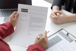 Should I Use AI to Write My Executive Resume?